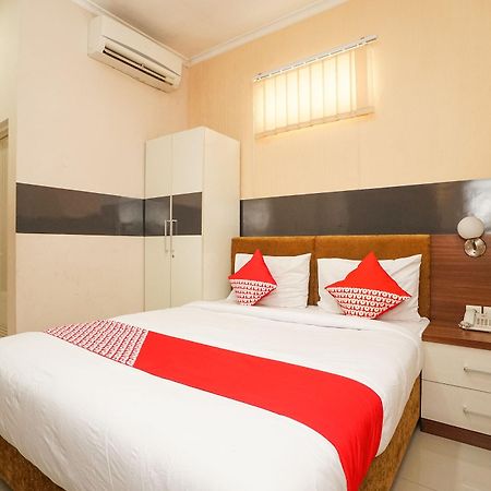 Oyo 450 Semampir Residence Сурабая Екстериор снимка