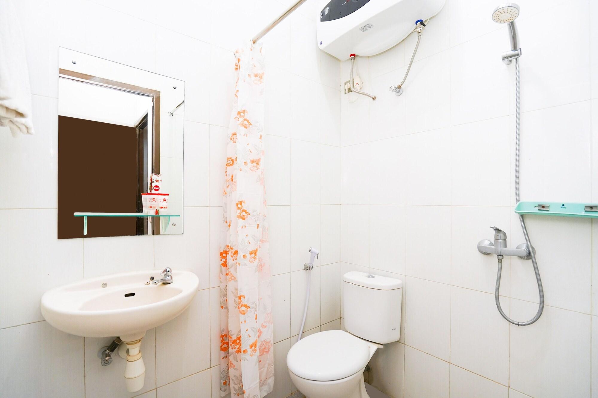 Oyo 450 Semampir Residence Сурабая Екстериор снимка