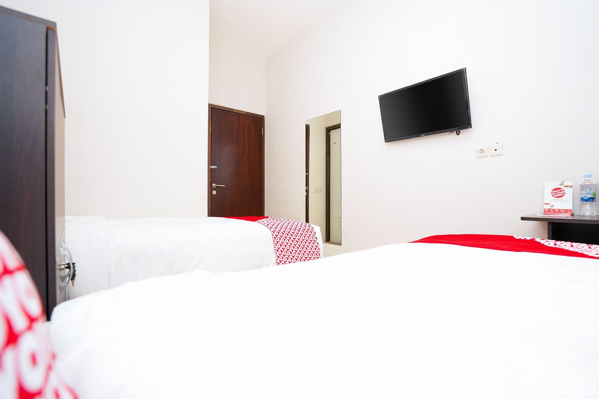 Oyo 450 Semampir Residence Сурабая Екстериор снимка