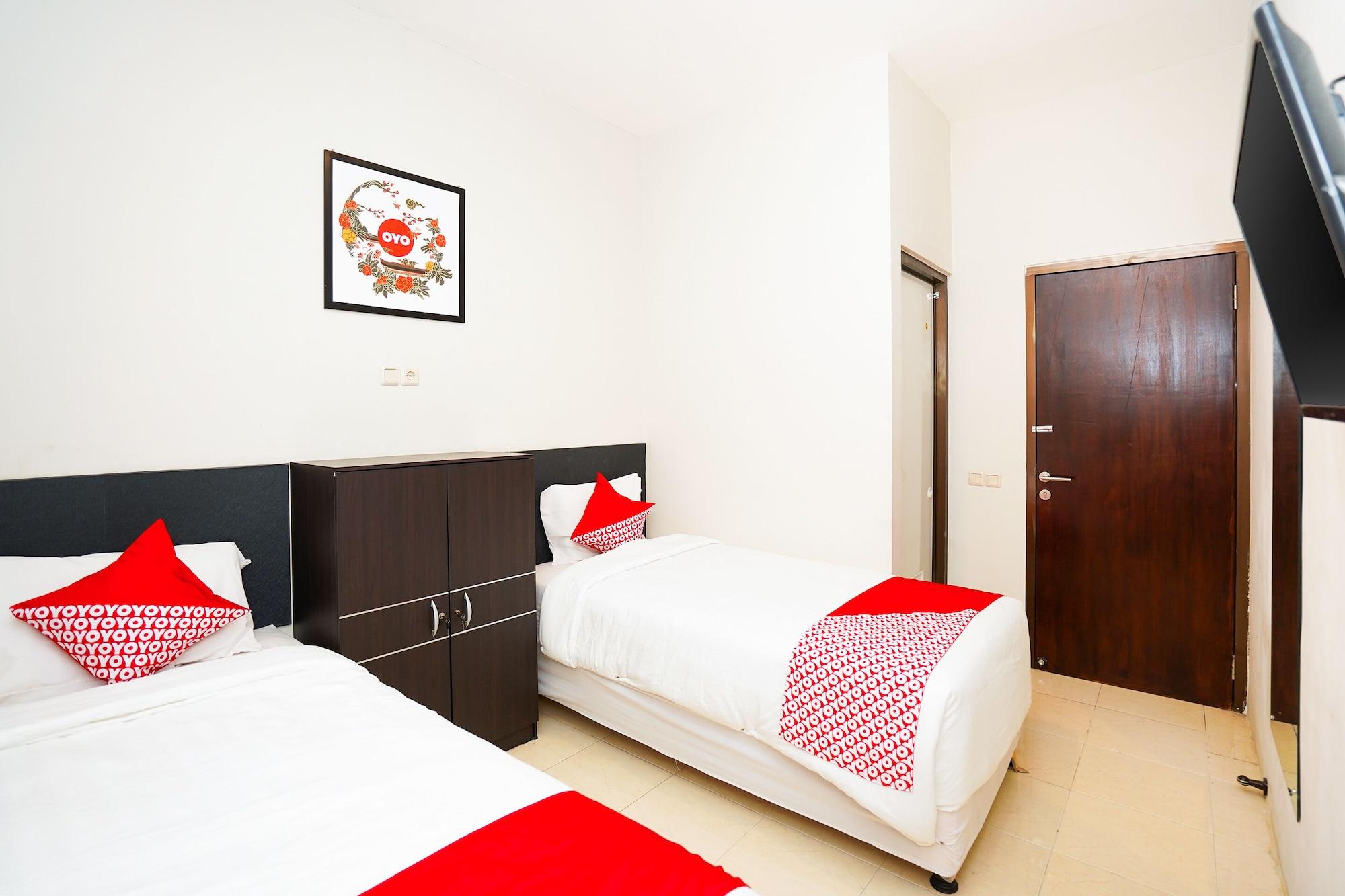 Oyo 450 Semampir Residence Сурабая Екстериор снимка