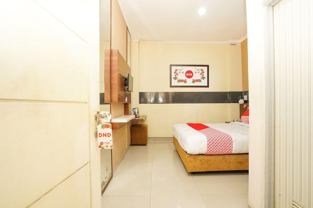 Oyo 450 Semampir Residence Сурабая Екстериор снимка