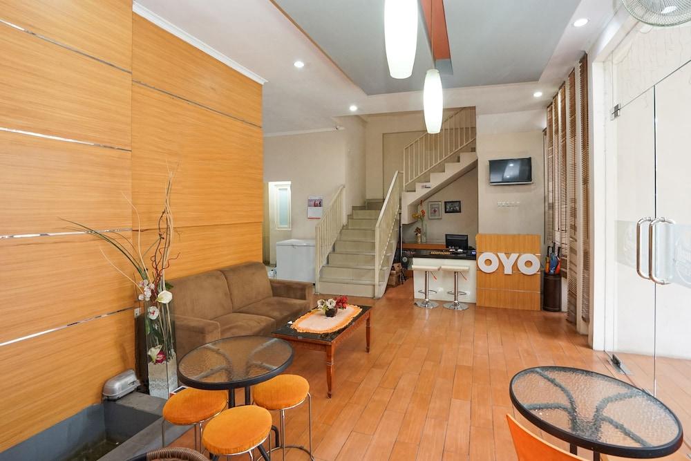 Oyo 450 Semampir Residence Сурабая Екстериор снимка