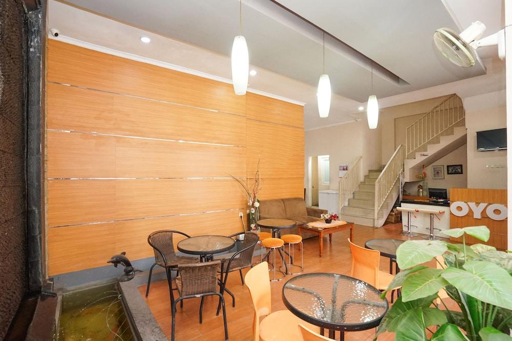 Oyo 450 Semampir Residence Сурабая Екстериор снимка