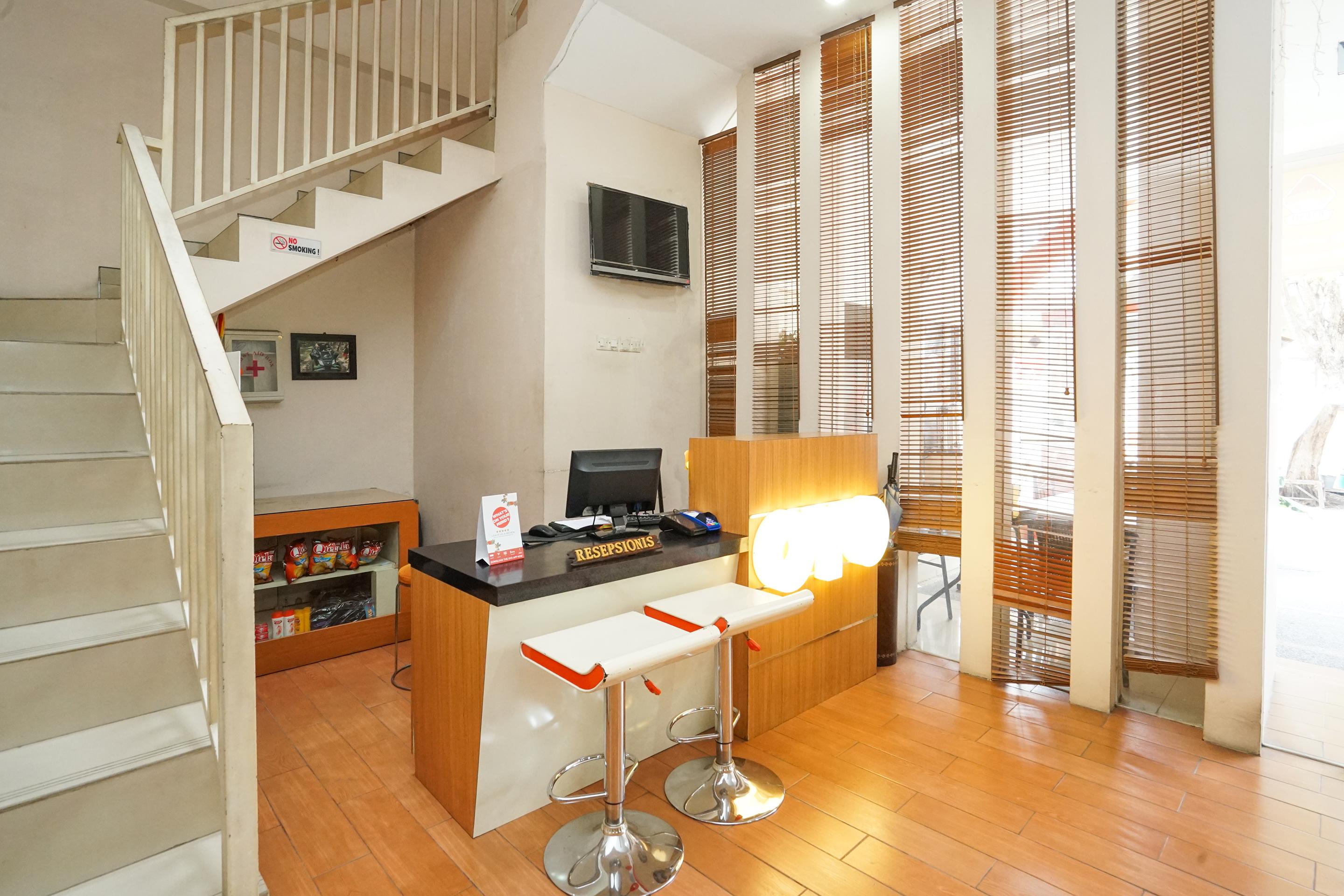 Oyo 450 Semampir Residence Сурабая Екстериор снимка