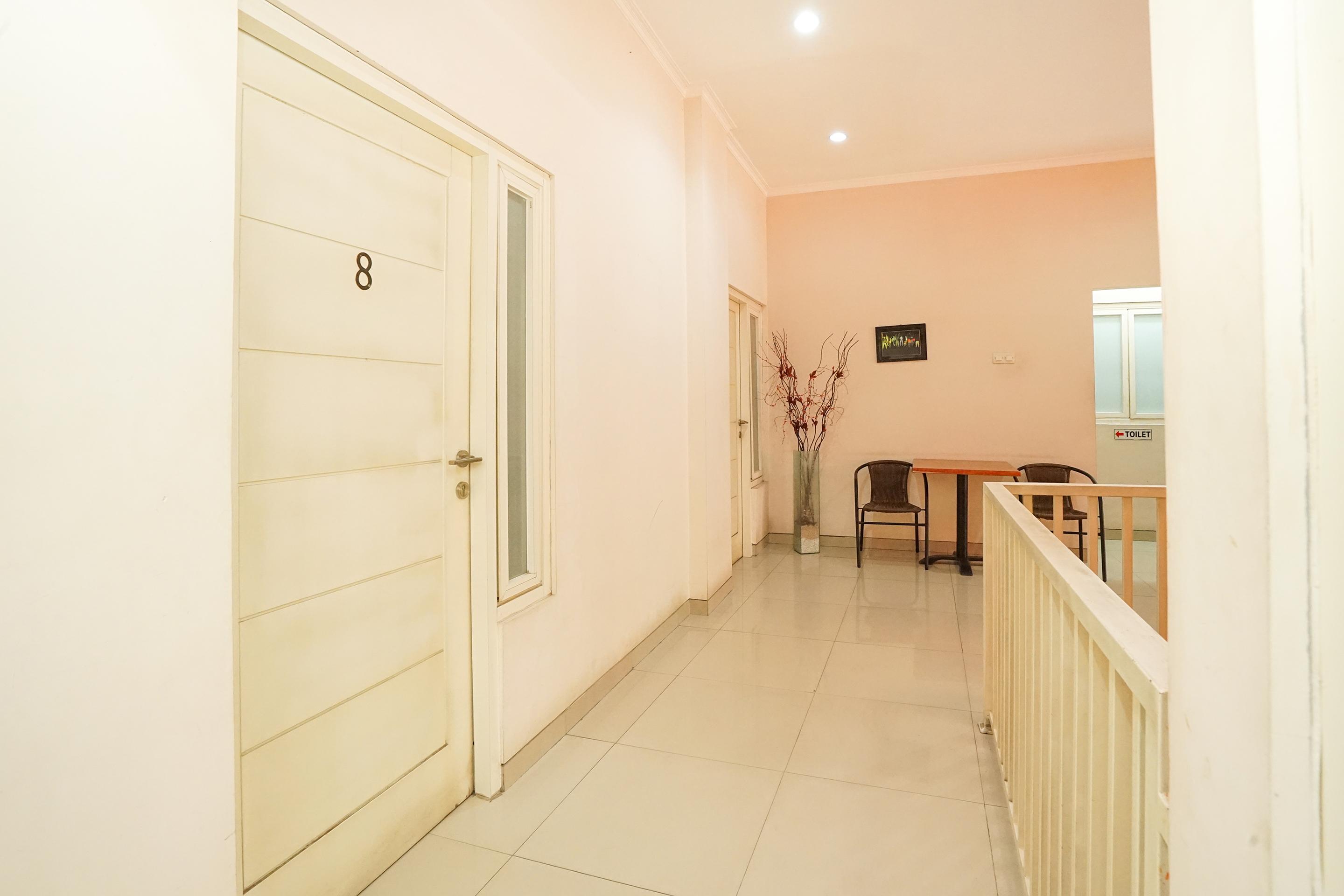 Oyo 450 Semampir Residence Сурабая Екстериор снимка