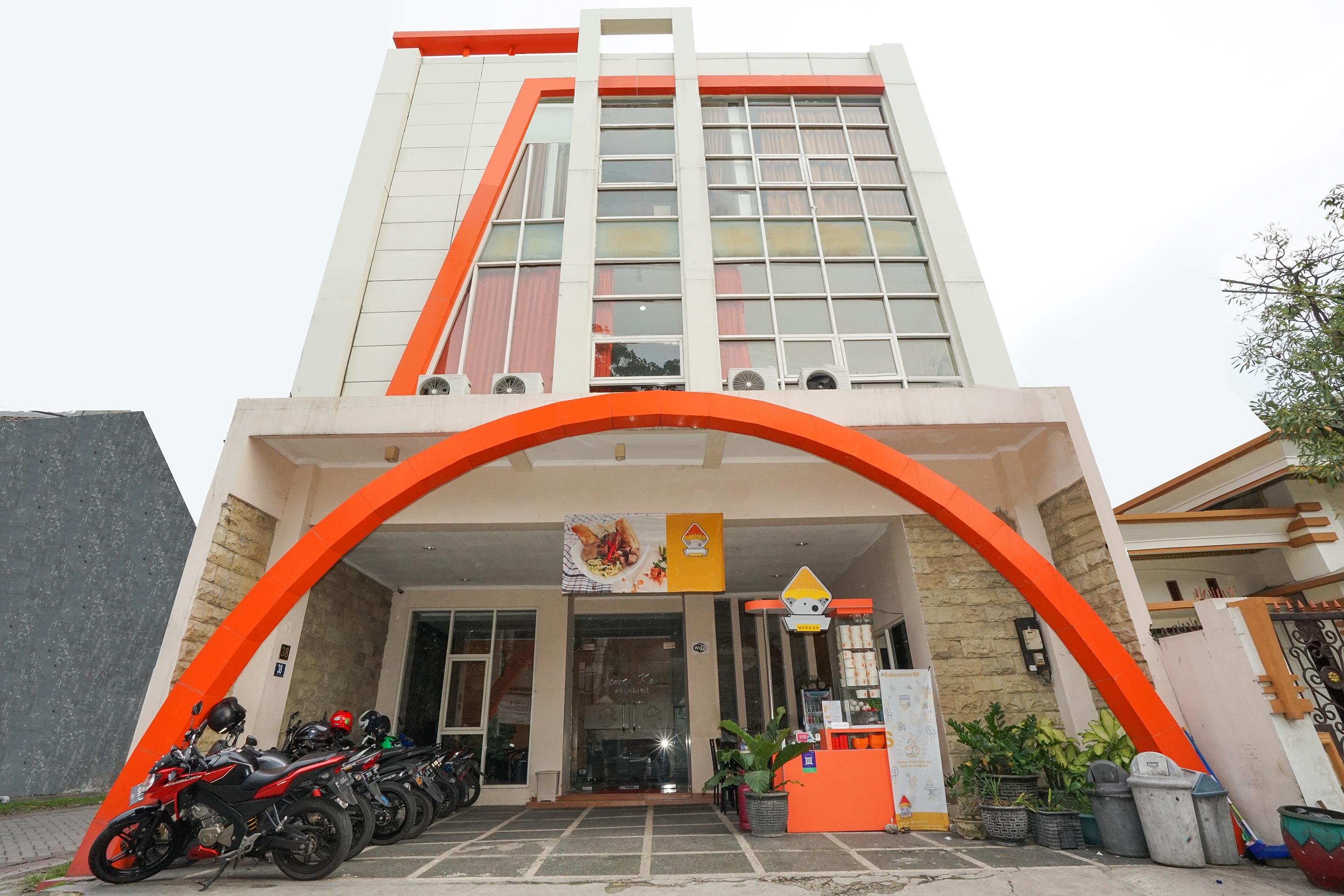 Oyo 450 Semampir Residence Сурабая Екстериор снимка