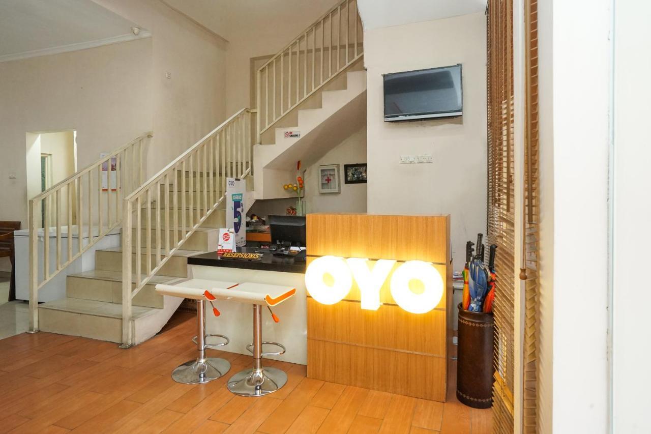 Oyo 450 Semampir Residence Сурабая Екстериор снимка