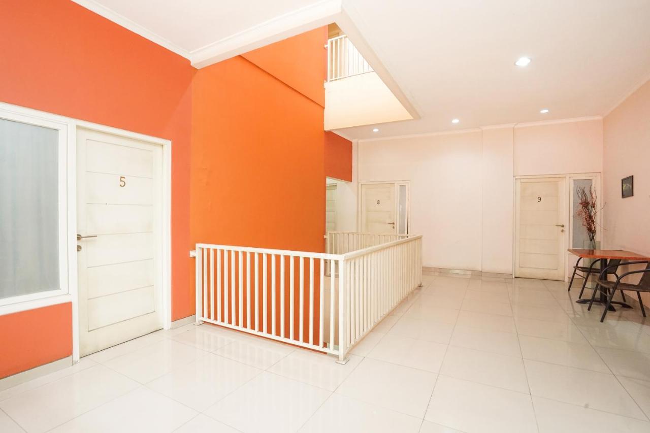 Oyo 450 Semampir Residence Сурабая Екстериор снимка