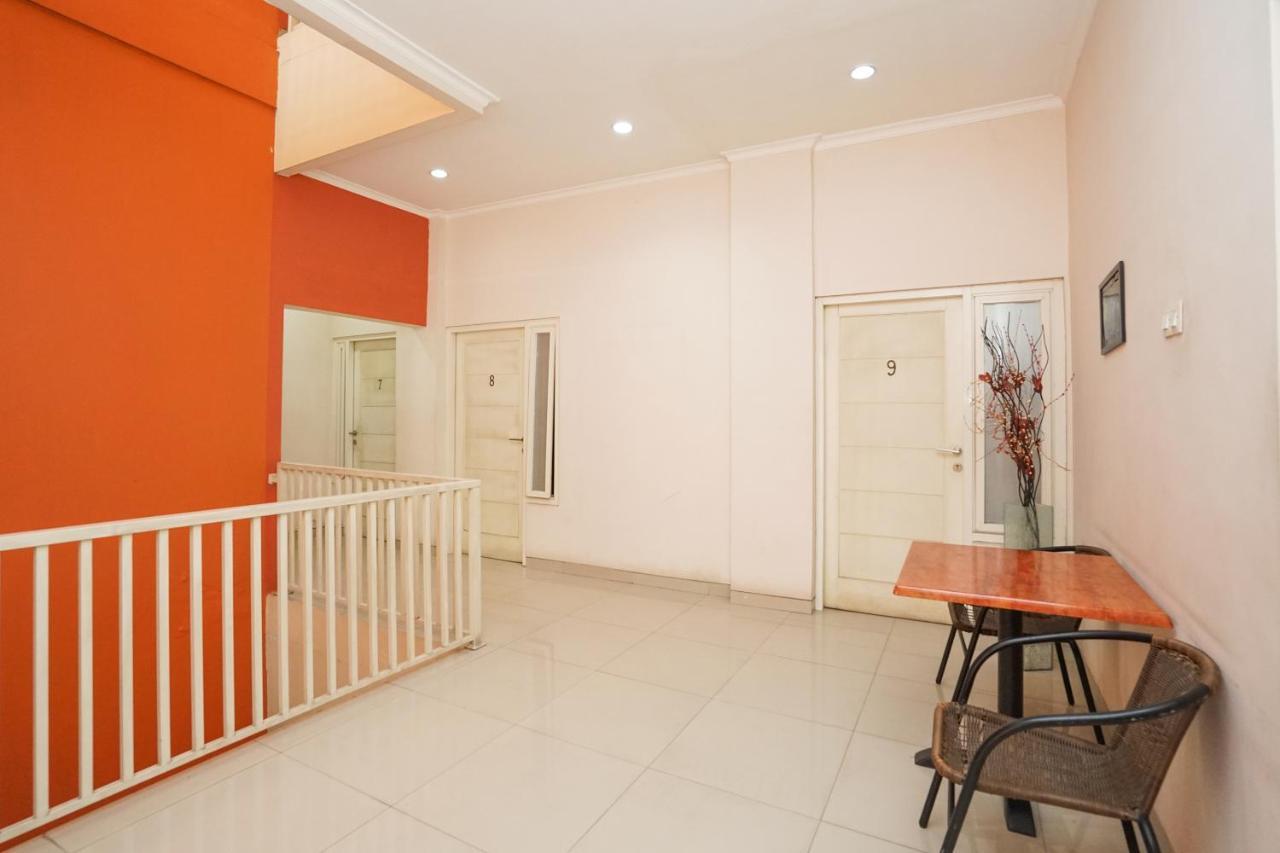 Oyo 450 Semampir Residence Сурабая Екстериор снимка