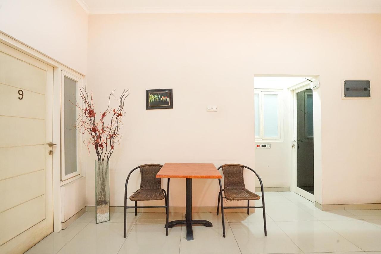 Oyo 450 Semampir Residence Сурабая Екстериор снимка