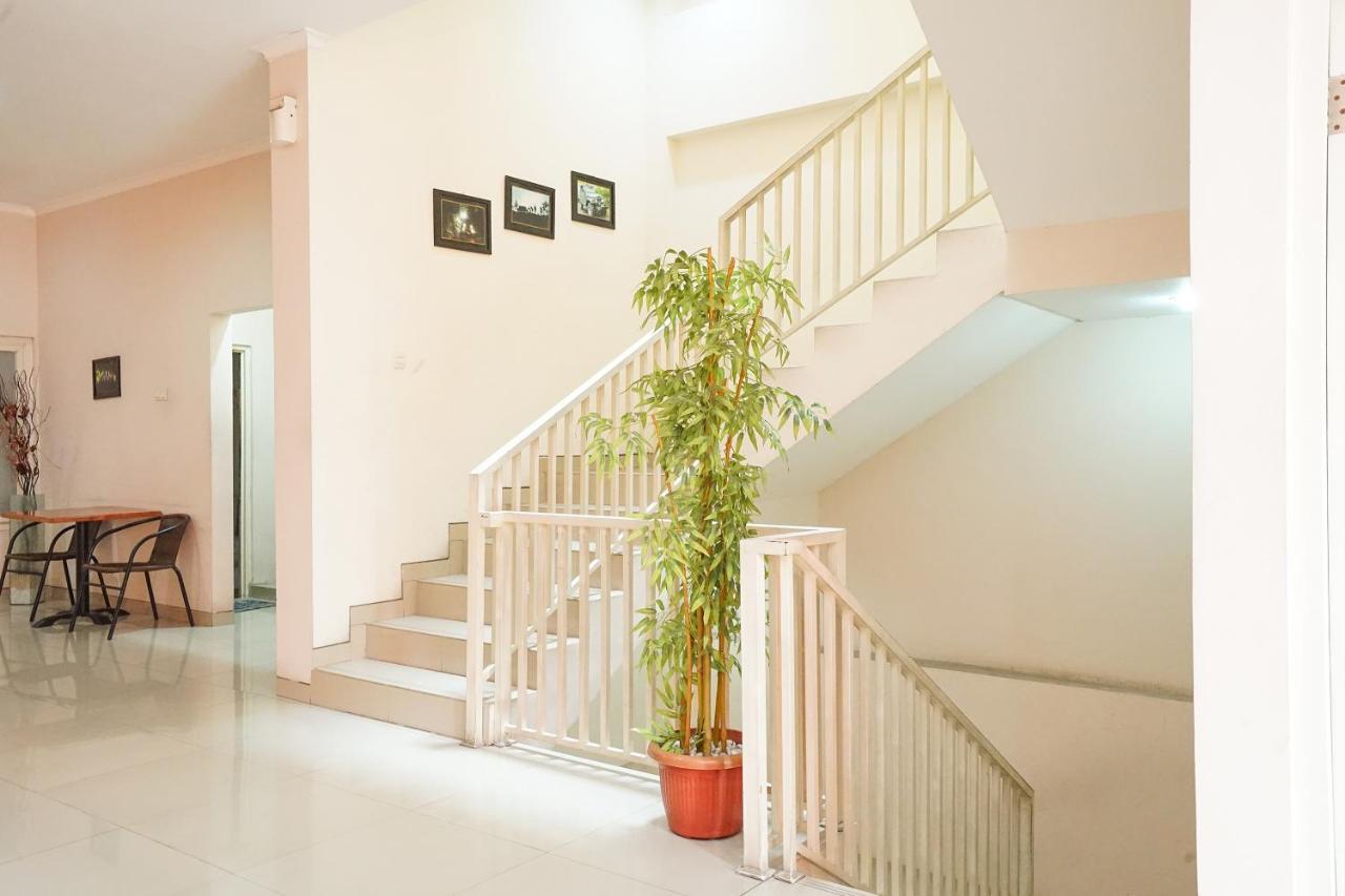 Oyo 450 Semampir Residence Сурабая Екстериор снимка