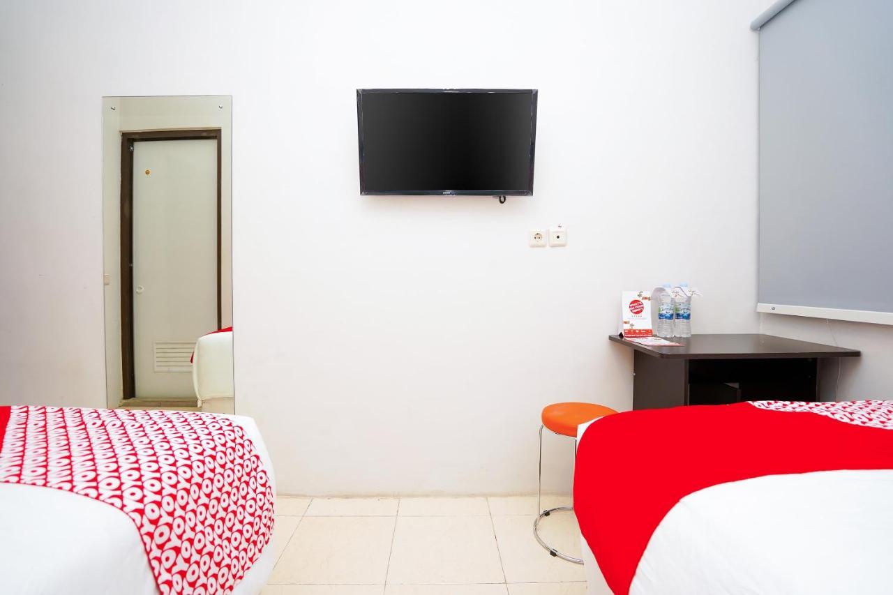 Oyo 450 Semampir Residence Сурабая Екстериор снимка